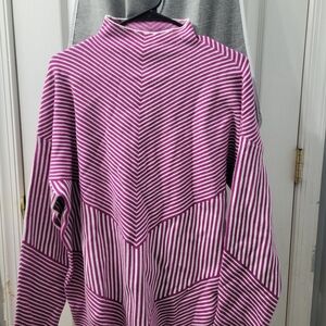 Tahari Magenta and White Knit Top